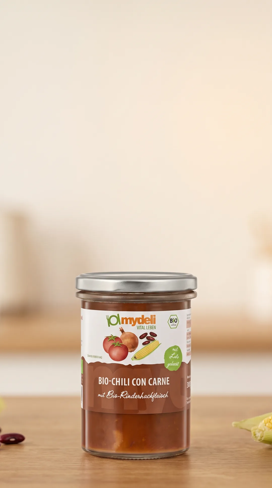 mydeli organic chili con carne jar on a kitchen counter
